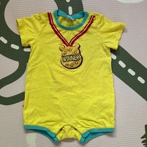 Disney Winnie the phoo short sleeve onesie baby romper
